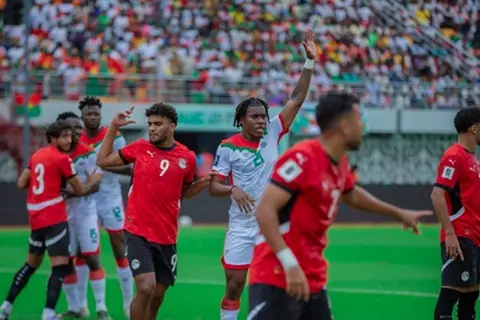  ضياع فرصة الحسم وتأثير إصابة مرموش.. ماذا قال كاف عن تعادل مصر وبوركينا فاسو؟